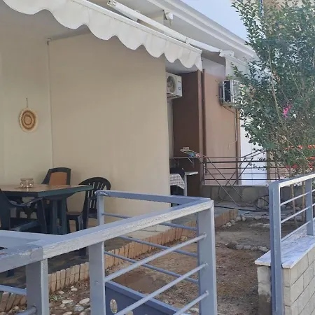 Kaza Oasis Ferienhaus Ofrínion